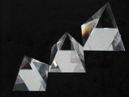 Piramiden van kristal