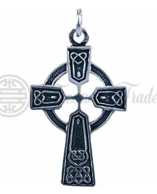 Half open mooi gedecoreerde sterling zilveren hanger in de vorm van het Keltisch kruis